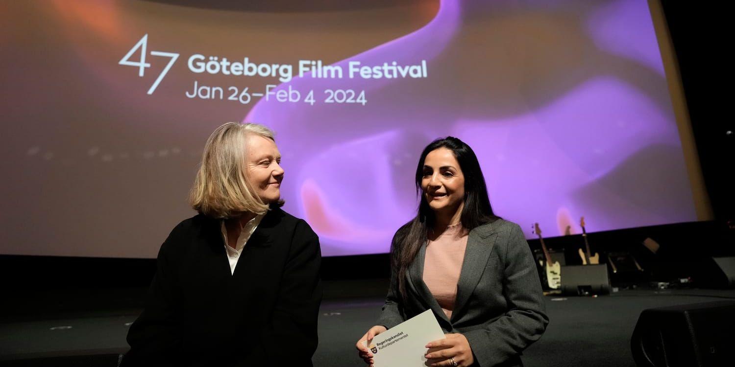 Kulturminister Parisa Liljestrand (M) tillsammans med den nya filmutredaren Eva Bergquist, kulturdirektör i Region Stockholm. Hon har bland annat erfarenhet från SVT Drama och från tiden som  kulturråd i Washington.