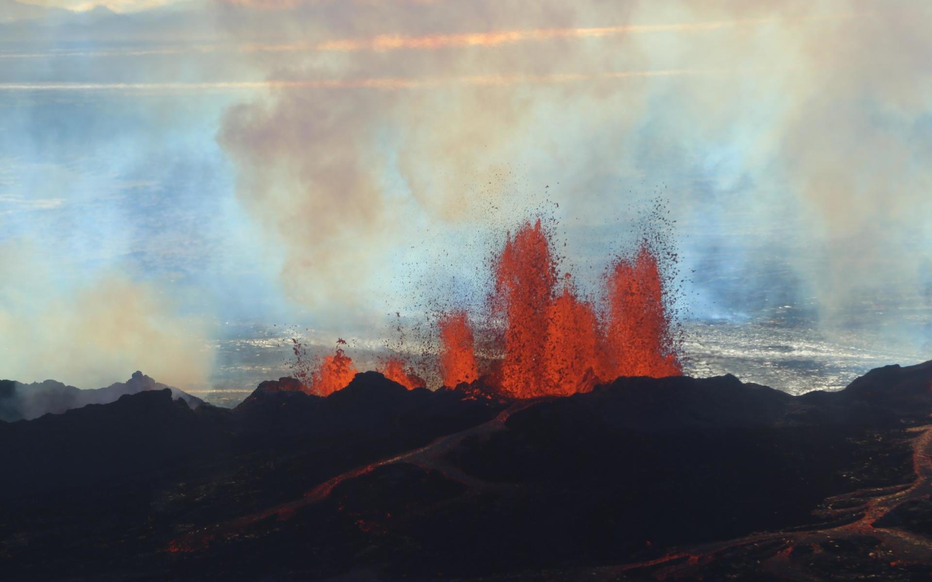 Experter räknar med att det inte blir ett liknande utbrott som 2010, då Eyjafjallajökull lamslog flygtrafiken, utan mer som fontäner som spyr ur sig lava. Bilden är tagen vid vulkanen Bardarbunga 2014.