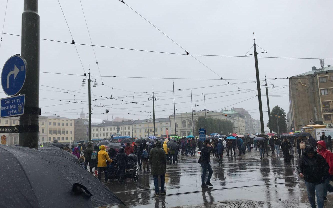 Klimatdemonstration i Göteborg med marsch från Bältesspännarparken till Gustaf Adolfs Torg. I Sverige hålls manifestationer och strejker på över 100 orter som arrangeras av Greta Thunbergs rörelse Fridays for future. 