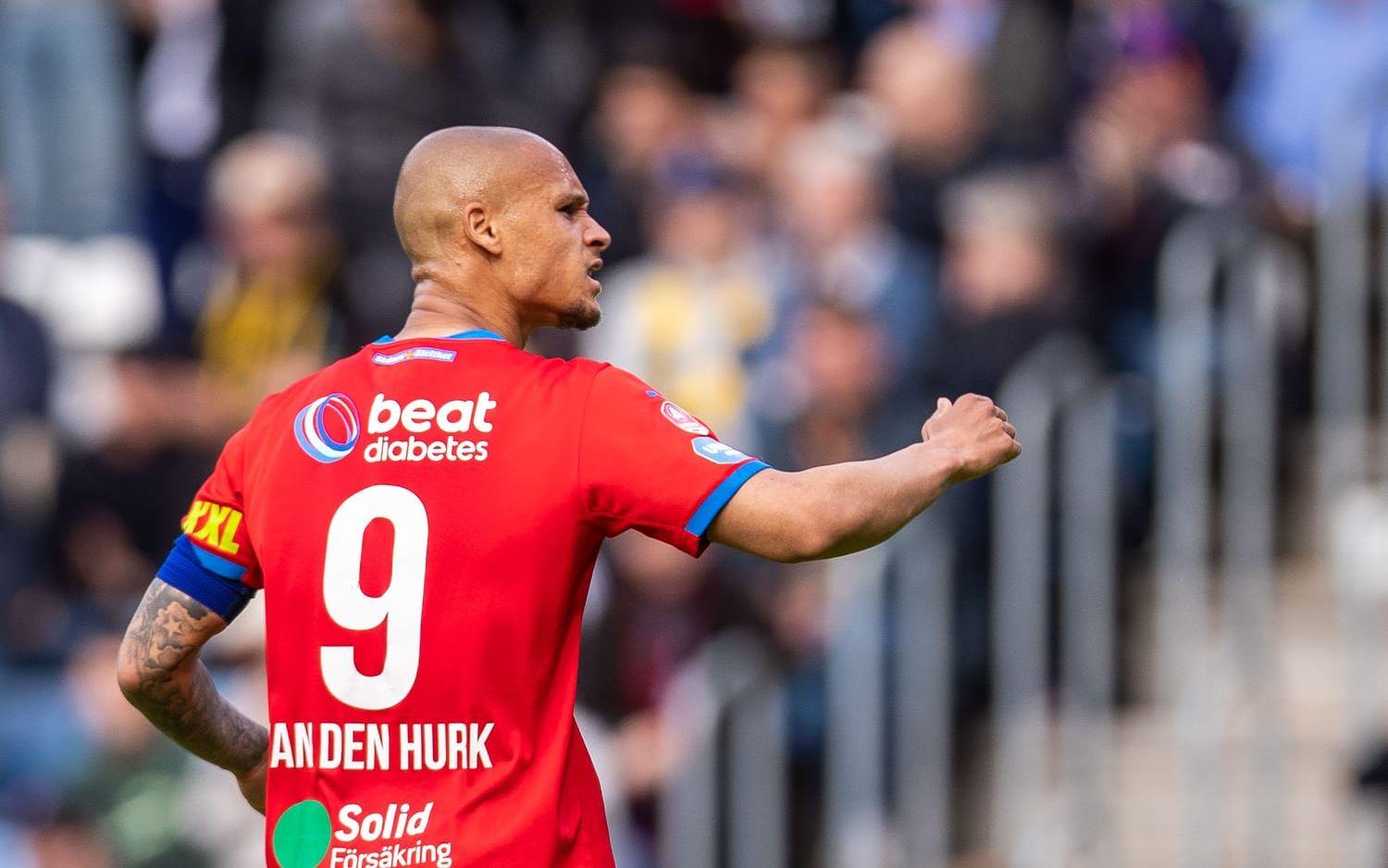 Anthony van den Hurk har lämnats helt utanför truppen inför kvällens match mot Häcken.