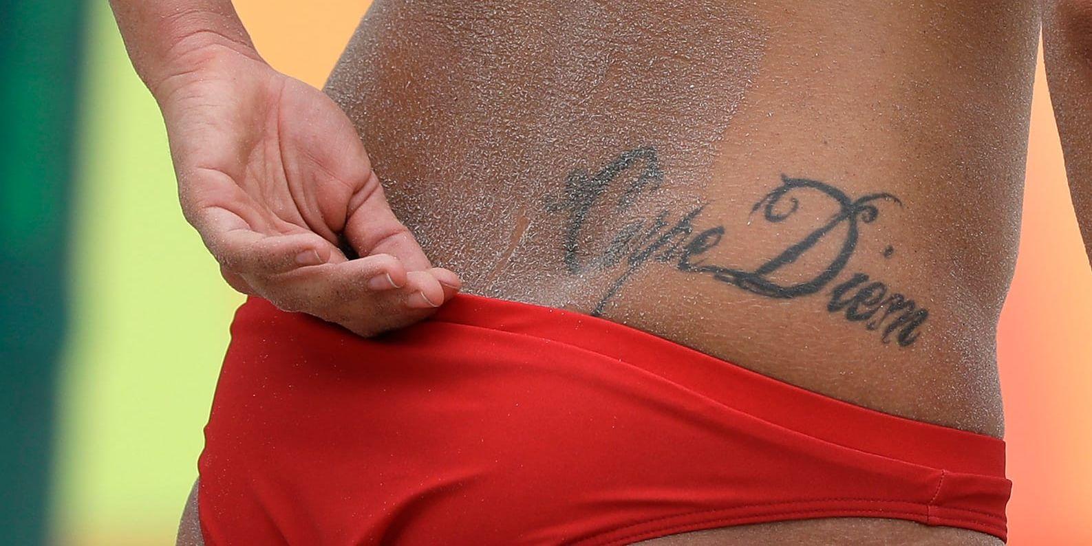 Den polska beachvolleybollspelaren Monika Brzostek har en perfekt tatuering.