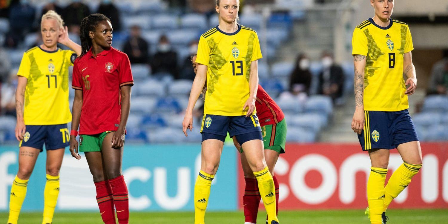 220220 Caroline Seger, Amanda Ilestedt and Lina Hurtig during the Algarve Cup football match between Portugal and Sweden on February 20, 2022 in Faro. 
Photo: Ludvig Thunman / BILDBYRÅN / kod LT / LT0282