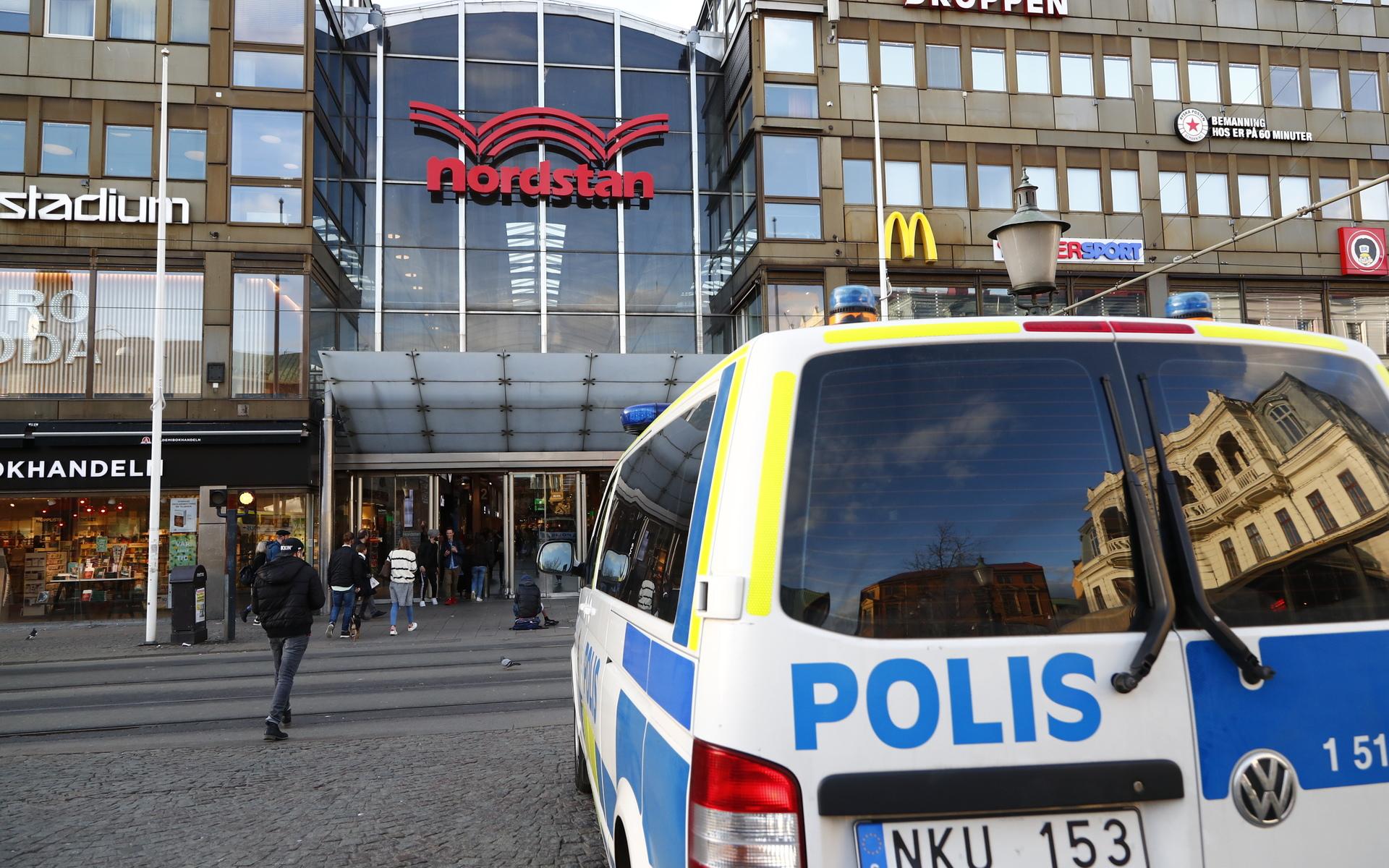 I Göteborg och andra städer höjdes terrorberedskapen en tid efter dådet på Drottninggatan. 