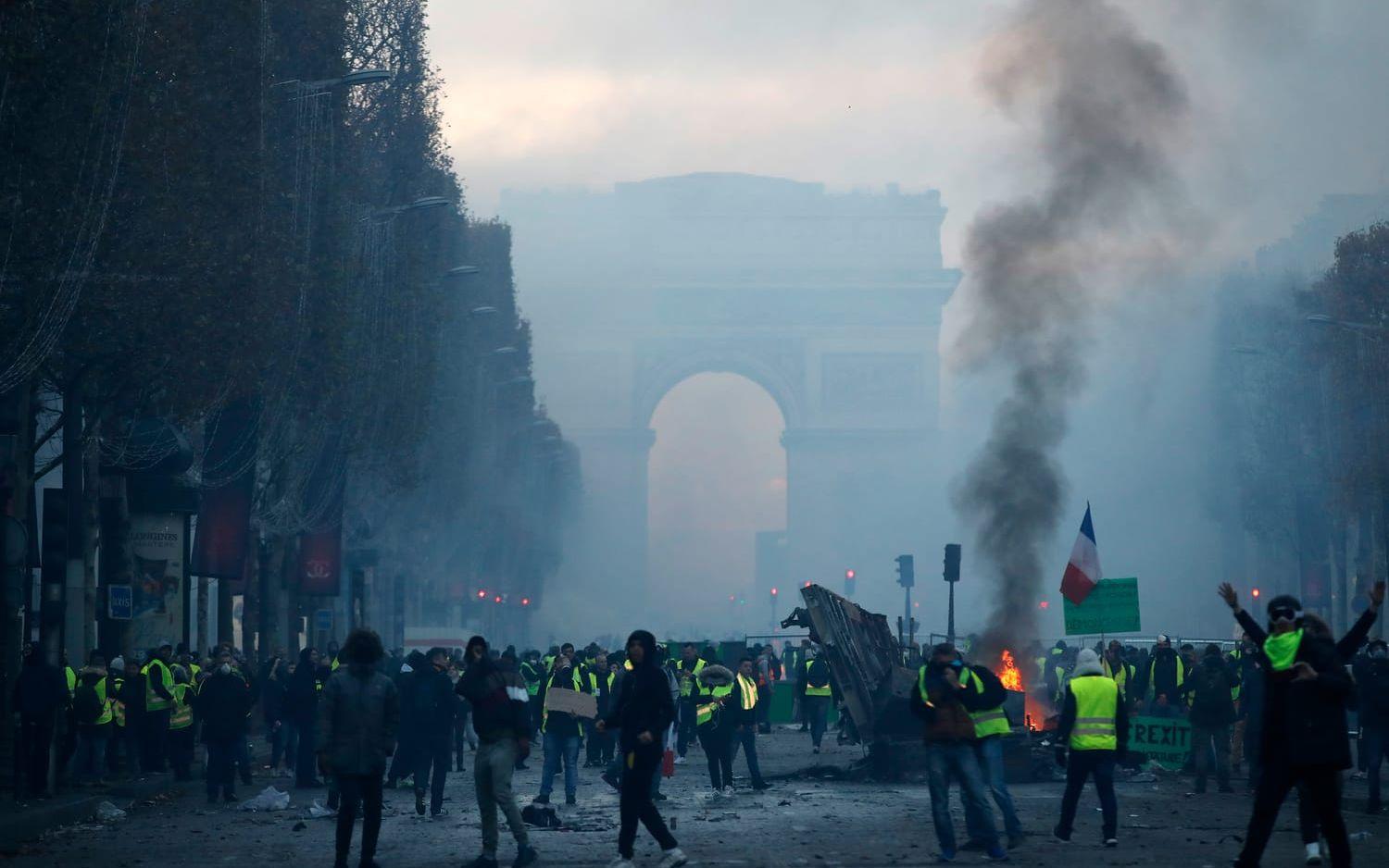 Förra helgen deltog närmare 300 000 människor i protester runt om i landet. Två personer dog.