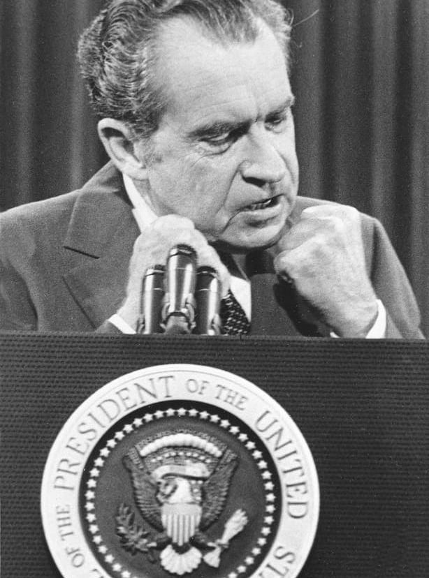 <strong>17 NOVEMBER, 1973:</strong> Nixon framträder i tv och välkomnar den pågående utredningen: "Folk har rätt att få veta om deras president är en skurk. Och jag är ingen skurk (I'm not a crook"). Orden ska senare förfölja honom.