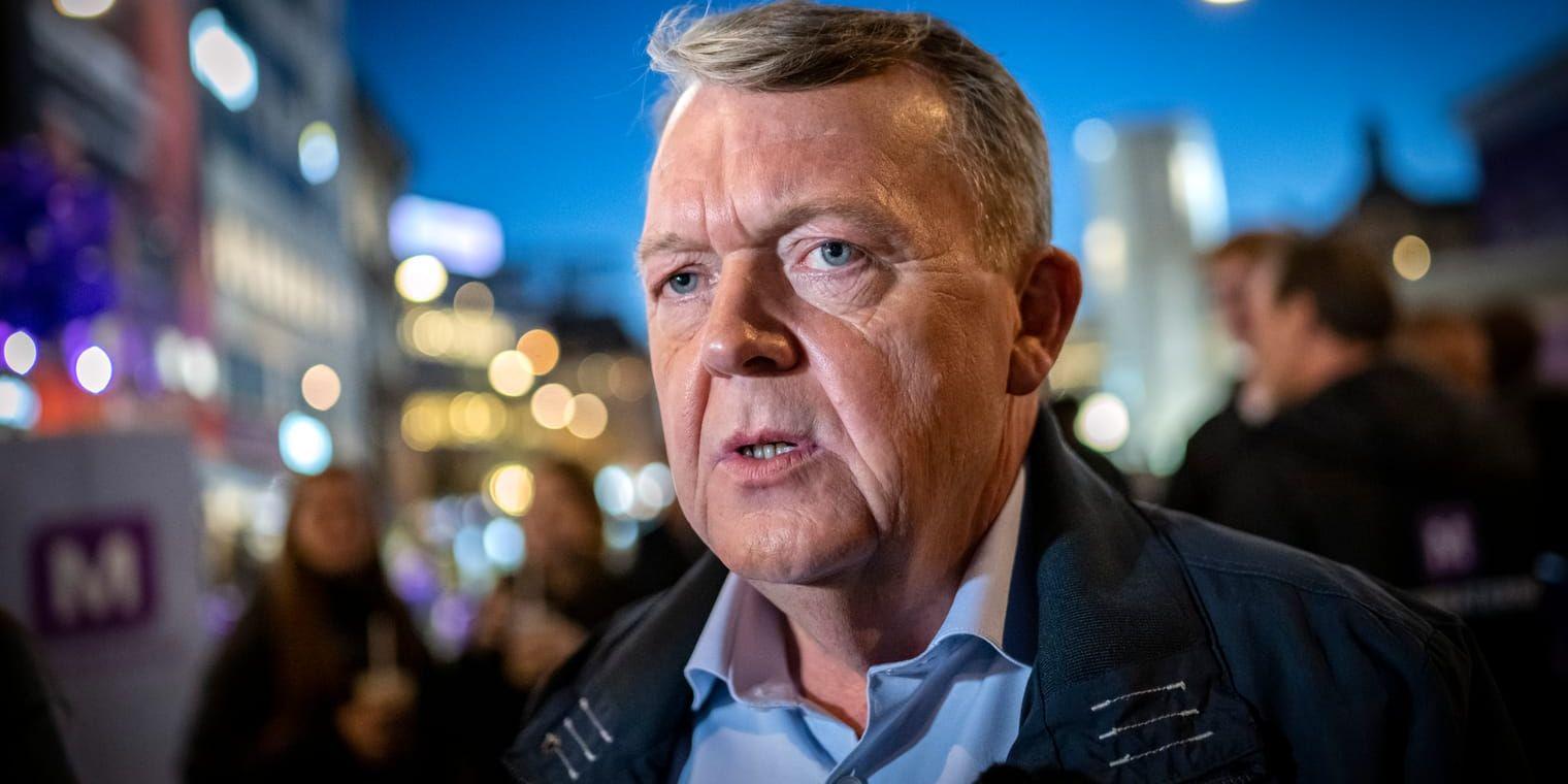 Partiledaren för Moderaterne Lars Løkke Rasmussen kampanjade på Nøreport station i centrala Köpenhamn på valdagen den 1 november. Arkivbild.