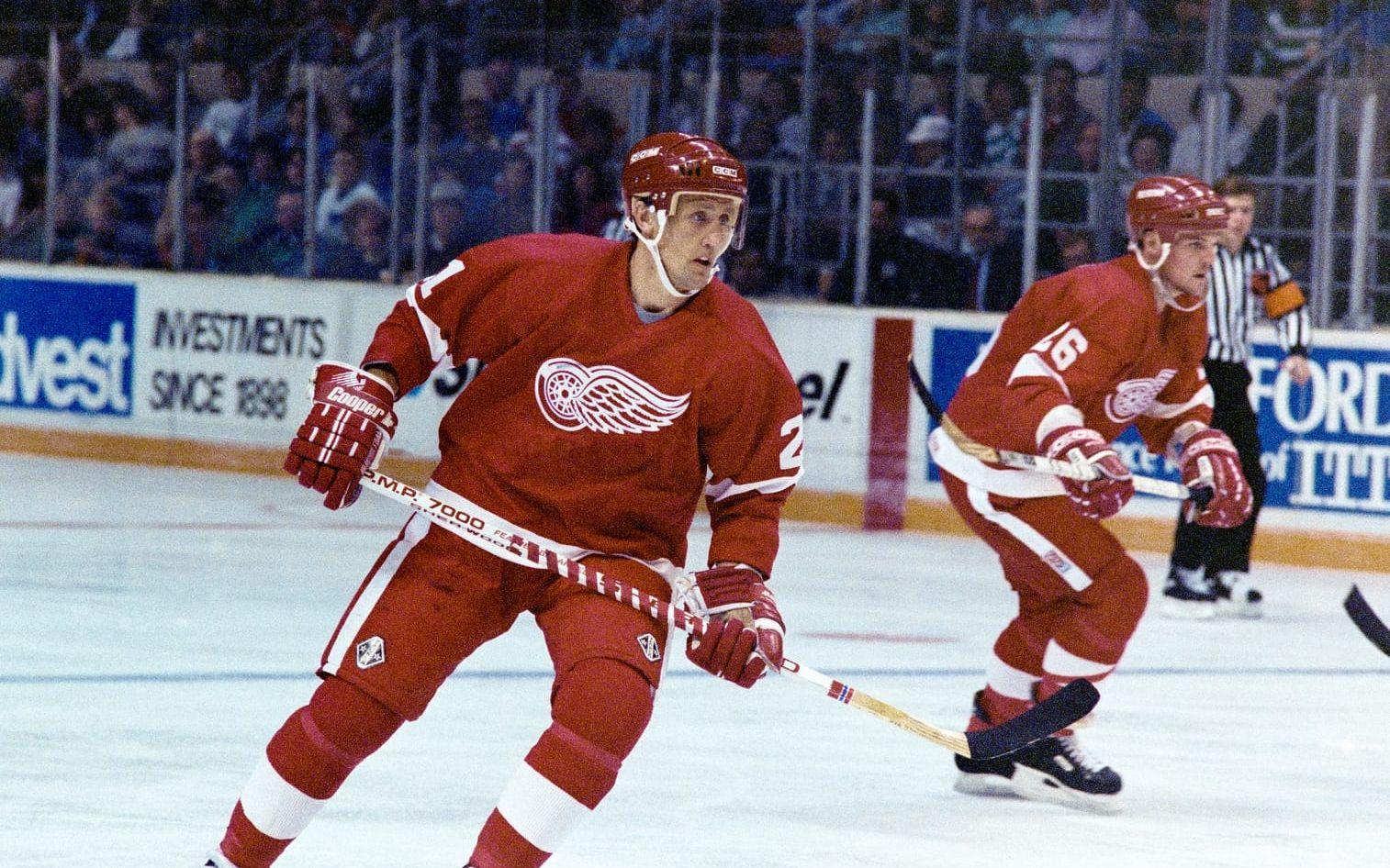 Börje Salming gjorde totalt 787 poäng i NHL. Än i dag är  Nicklas Lidström den enda svenska backen som gjort fler poäng (1 142 poäng) i världens bästa hockeyliga. 