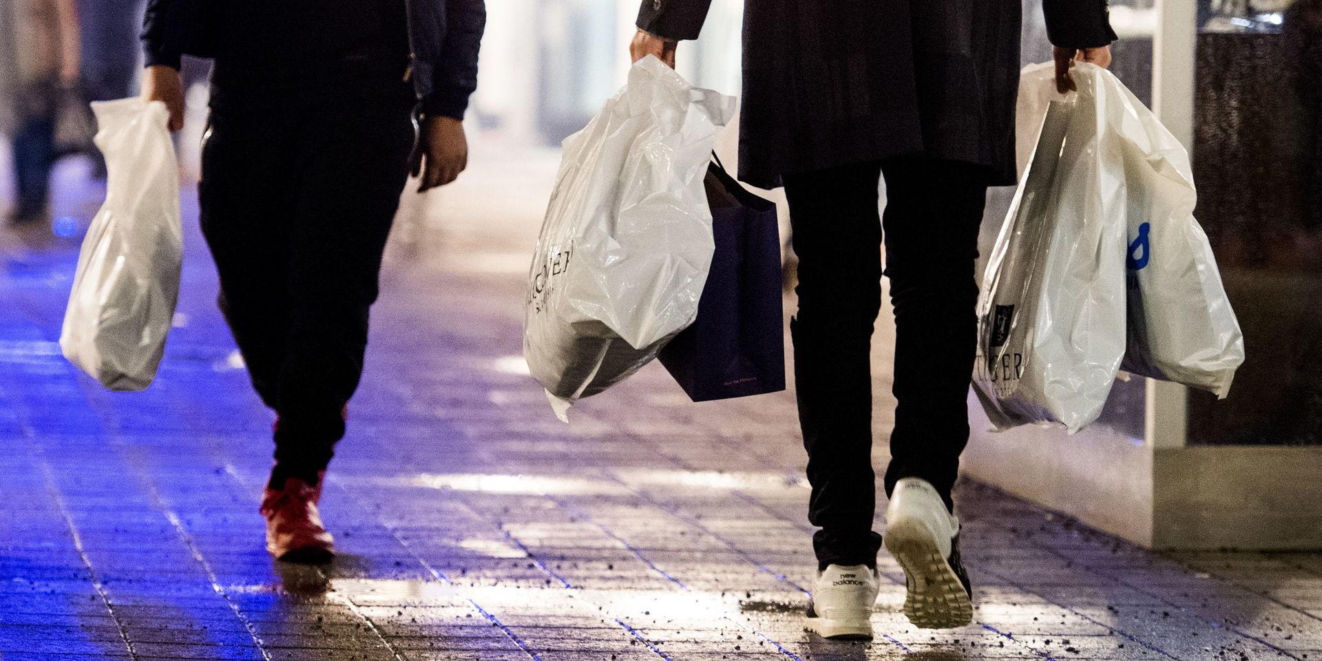 Falska reapriser kan förekomma på Black Friday. Genom att ta reda på vad varan kostat tidigare och jämföra priset på varan i olika butiker med hjälp av prisjämförelsesajter kan du undvika att bli lurad. Arkivbild.