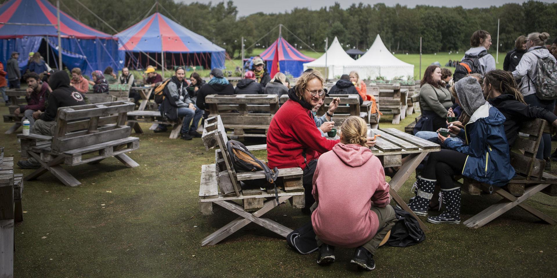 Förutom olydnadsaktionen mot fossilgasterminalen LNG Göteborgs planer, kommer en stöddemonstration genomföras, med utgångspunkt i Färjenäsparken klockan 11.30.