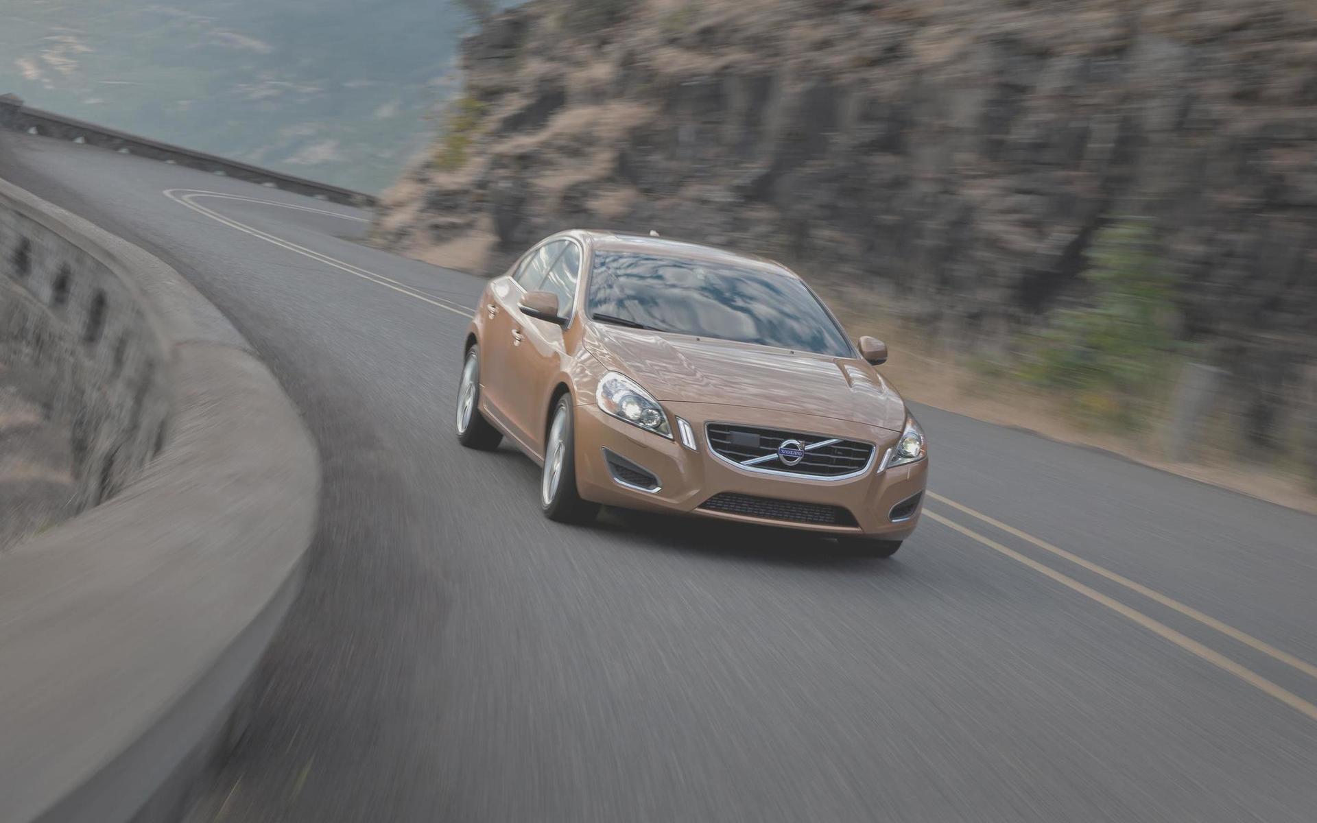 Volvo S60 är en av de modeller som berörs av återkallelsen.