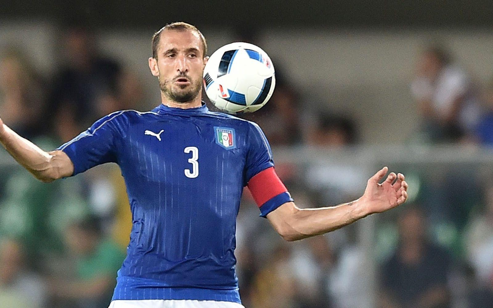 16. Giorgio Chiellini, Italien. En tuff och småful försvarare som är som bäst när det gäller som mest. Den 31-årige Juventusbacken är den sortens kille du vill ha i laget när allt ska avgöras. Foto: Bildbyrån