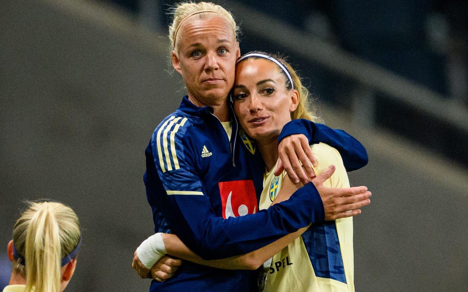 Caroline Seger och Kosovare Asllani. 