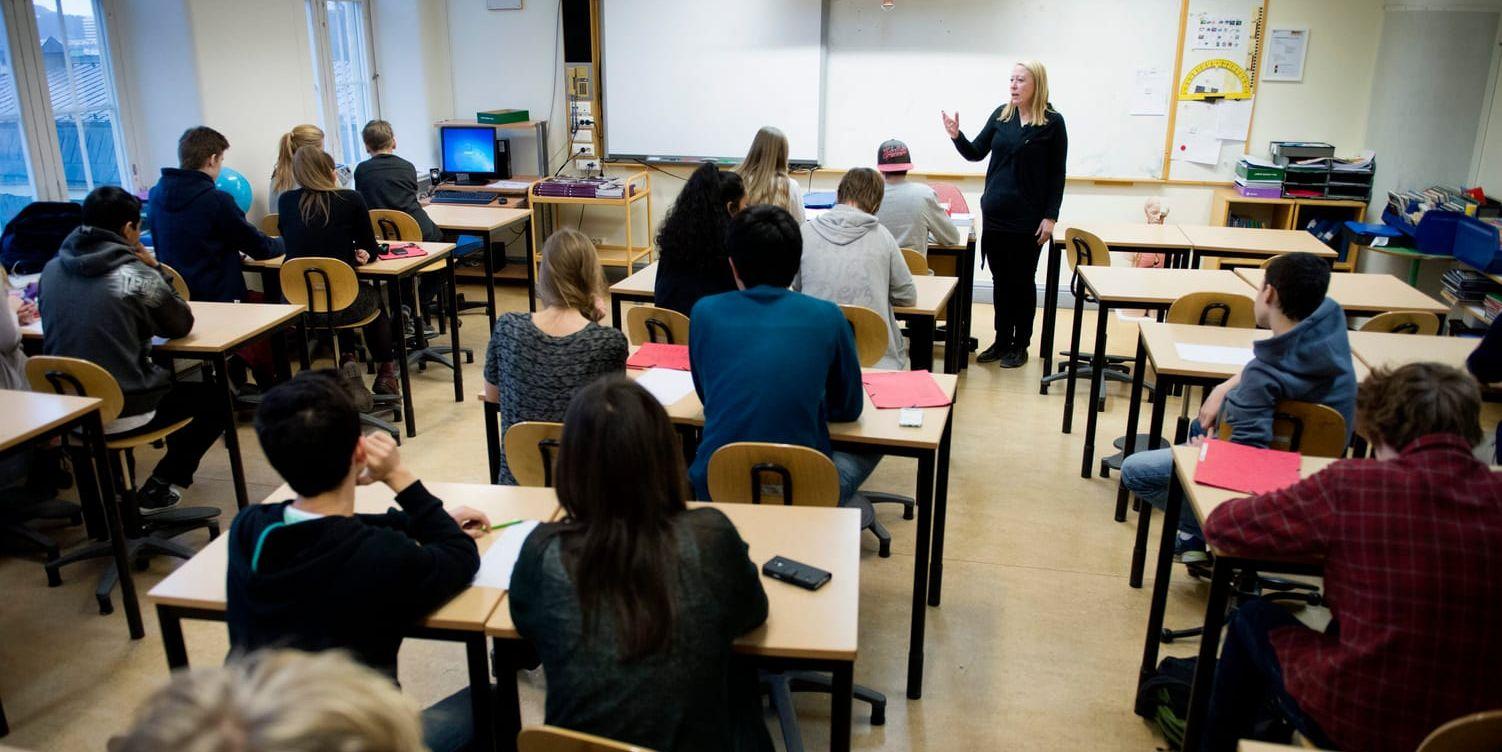 I våras bestämde ni politiker, trots högljudda protester, er för att dra ner på 500 tjänster inom grundskolan för att uppnå budget i balans. För oss som arbetar på Ryaskolan betyder det att många personer med viktiga uppdrag tas ut ur den ordinarie undervisningen för att i stället bli fasta vikarier för att minska våra vikariekostnader samt att viktiga funktioner tas bort, skriver debattörerna.