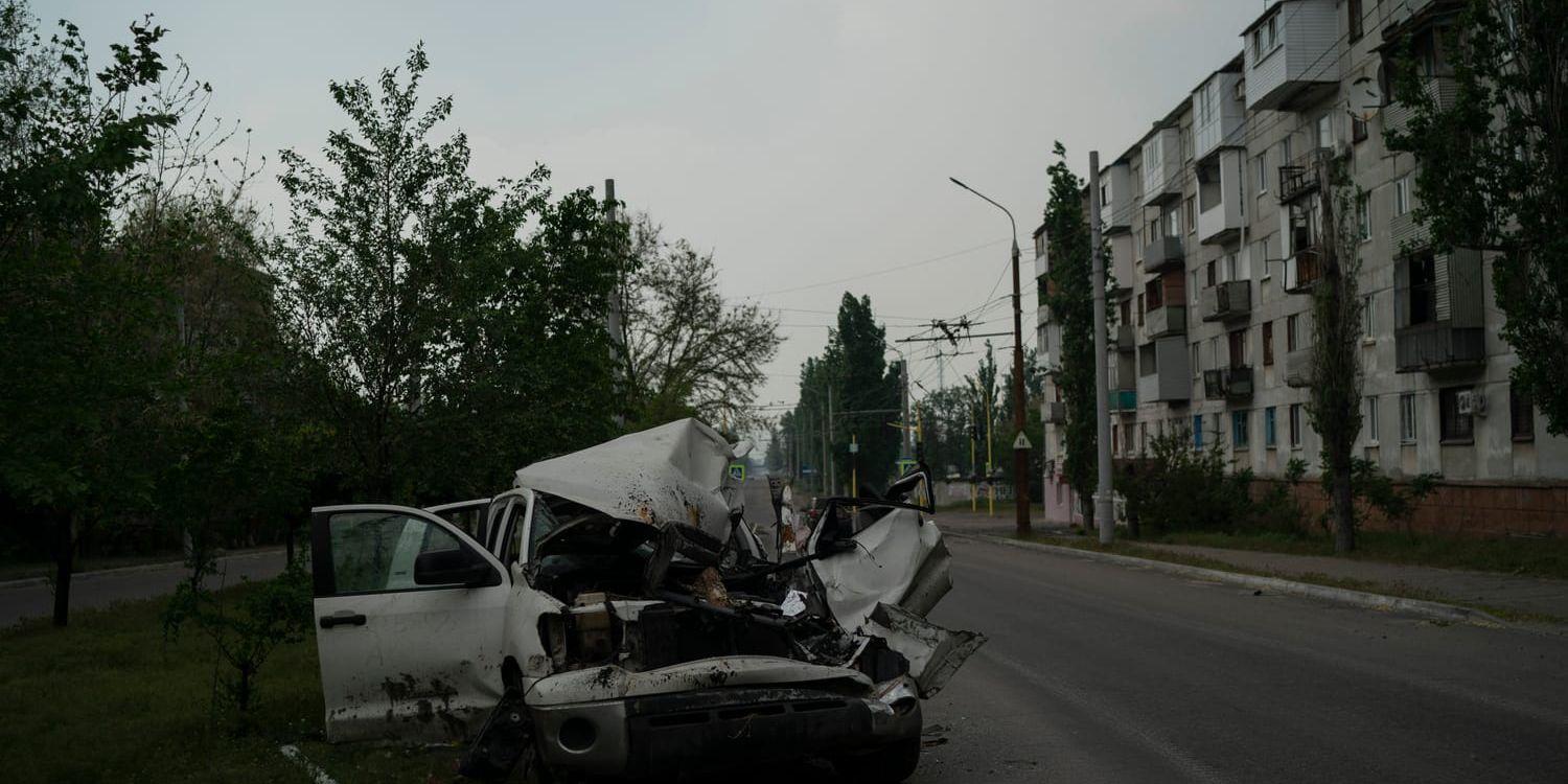 Bil i Sievjerodonetsk efter rysk attack. Bild från 13 maj.