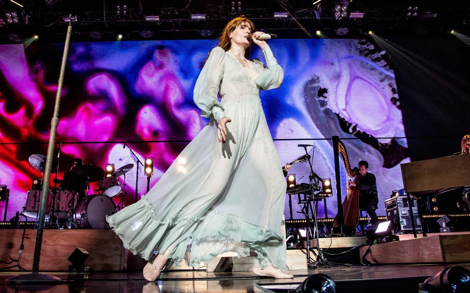 Artisten Florence & the machine kan också sägas anamma den bohemiska stilen med långa, flödande klänningar och bomullsblusar. 