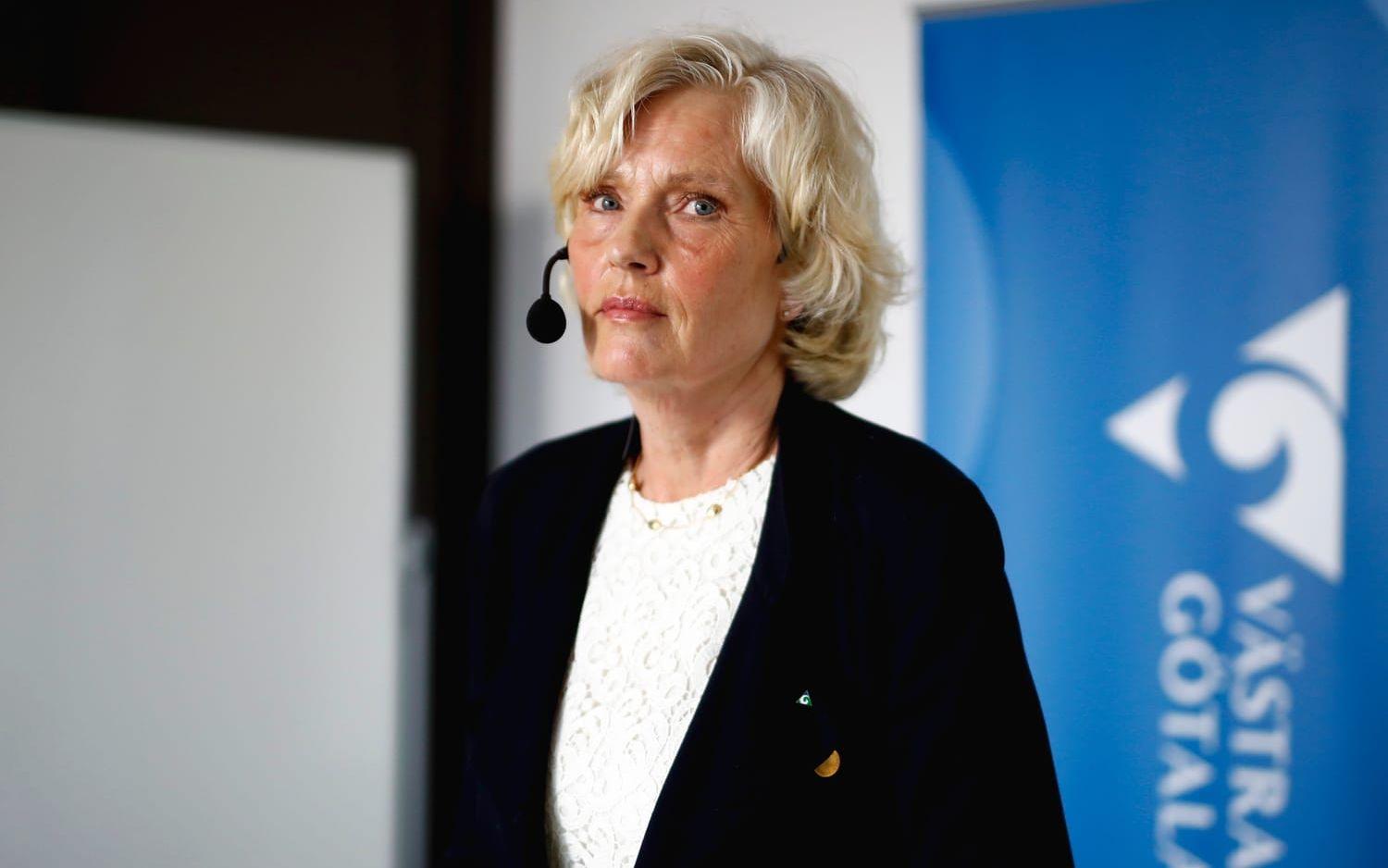 Hälso- och sjukvårdsdirektör Ann Söderström är orolig för en eventuell tredje våg: ”Vi hade ju önskat att vi hade haft mer vaccin, så att det inte bara var restriktioner utan att vi också kunnat skydda fler på det viset.”