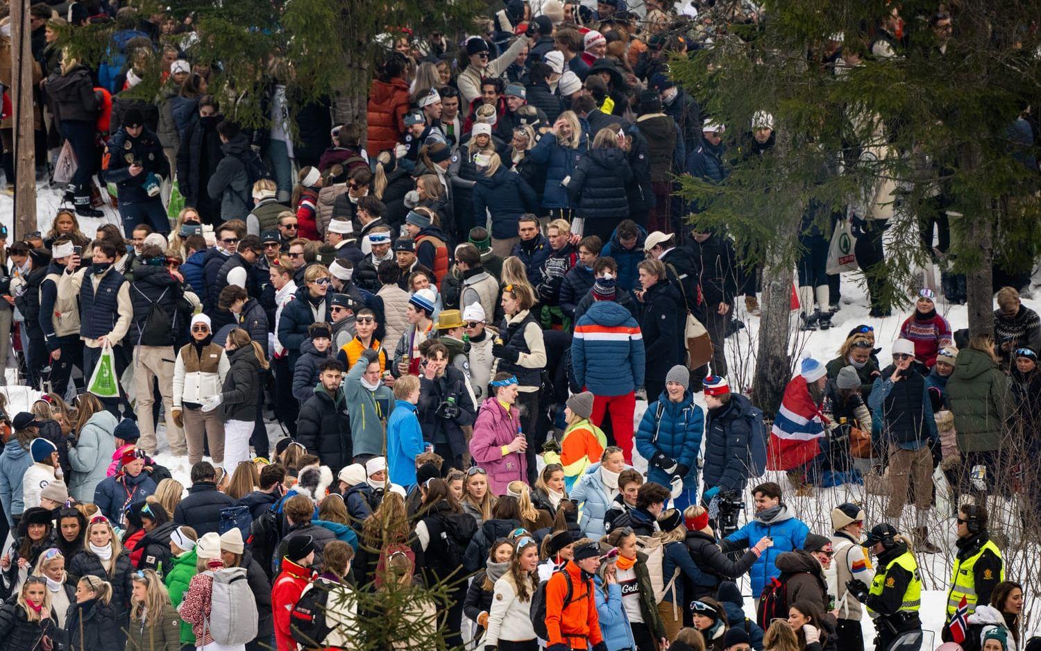 Tävlingarna i Holmenkollen drar alltid mycket folk.