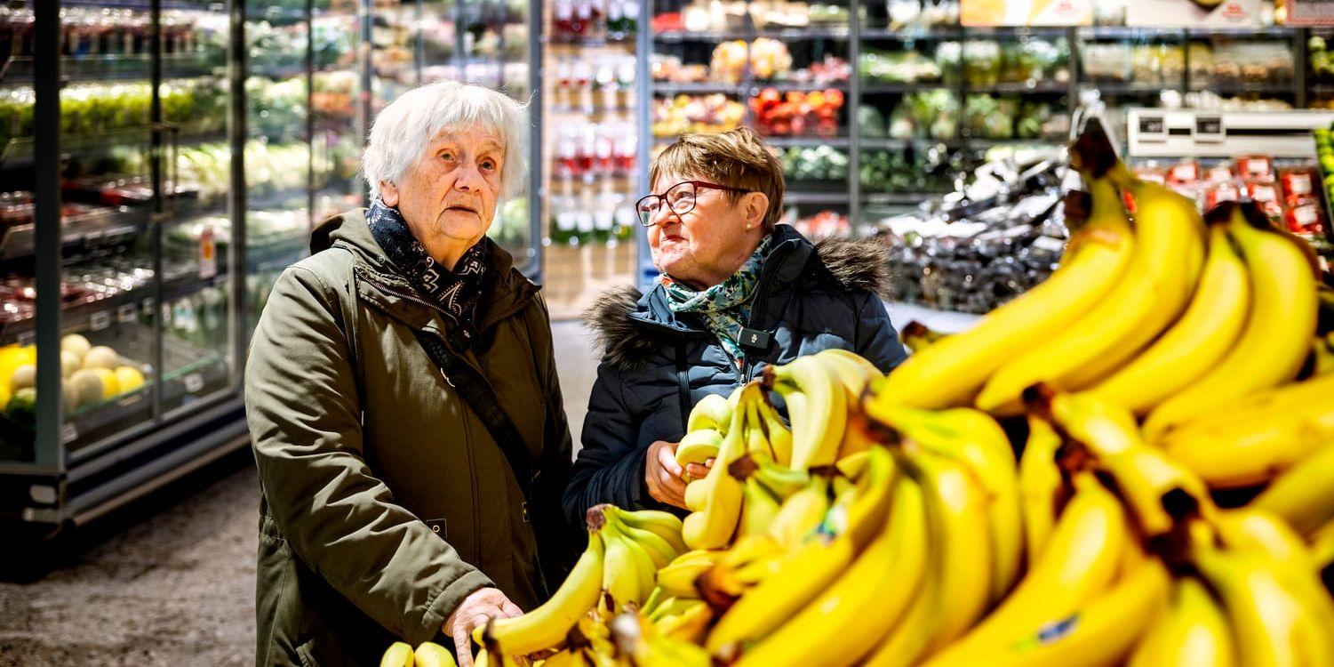 Gunnel Thunberg och Lill-Britt Karlsson har koll på matpriserna, både av egen erfarenhet och som vana matprisundersökare i PRO. Den dagliga frukten snålar de inte in på.