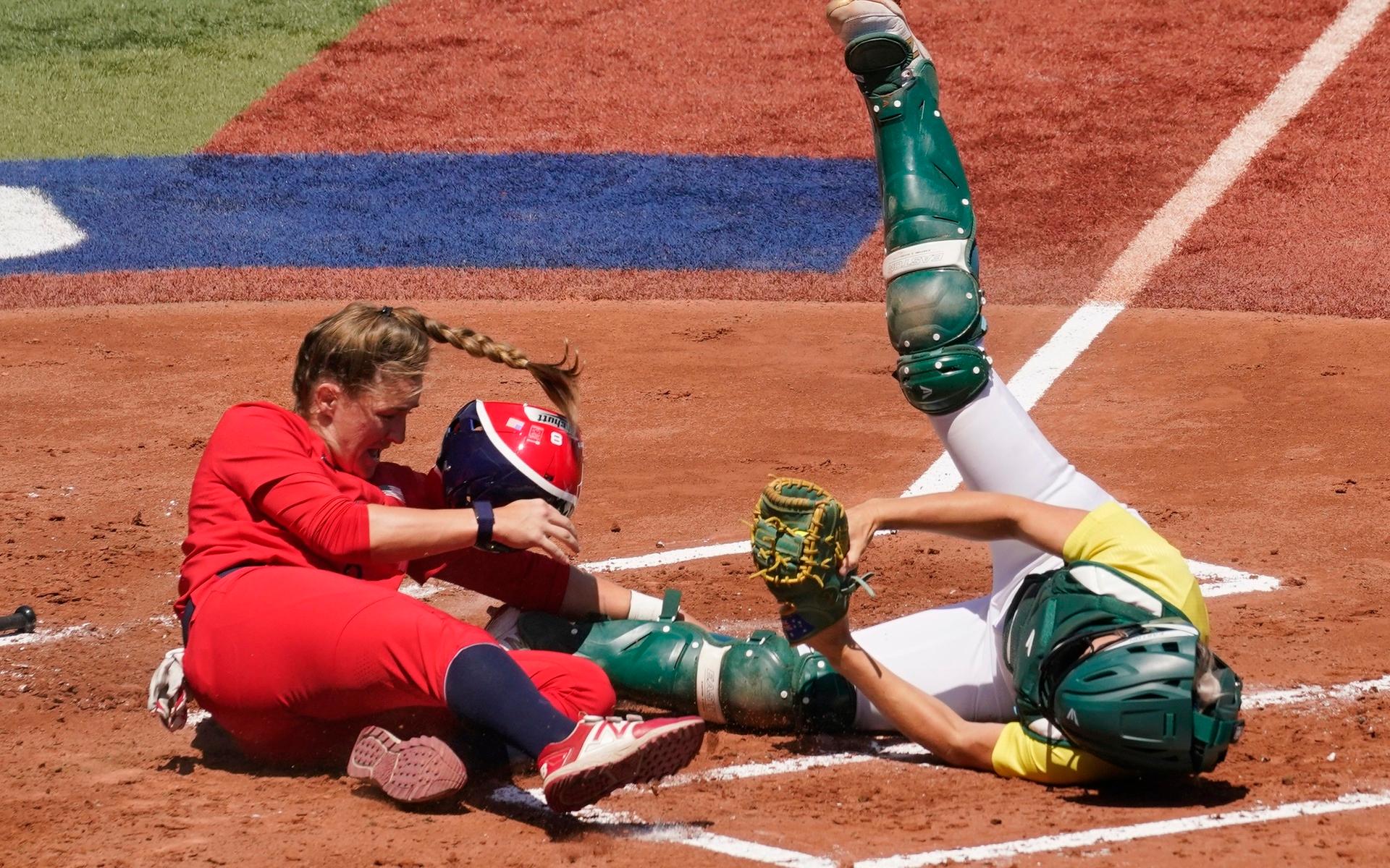 USA och Australien drabbar samman i softboll.