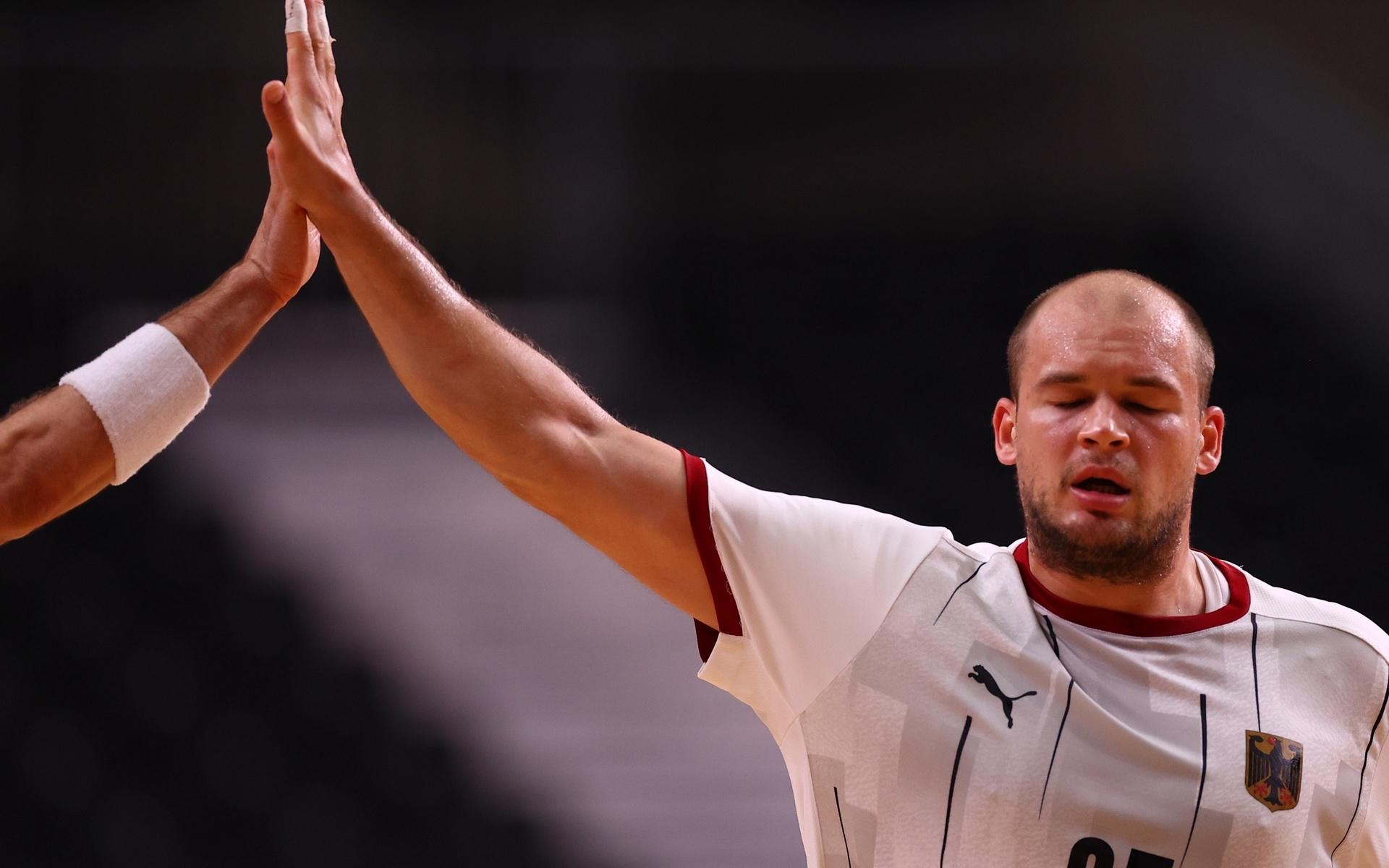 Tysklands Paul Drux firar vinst i handbollsmatchen mot Argentina.