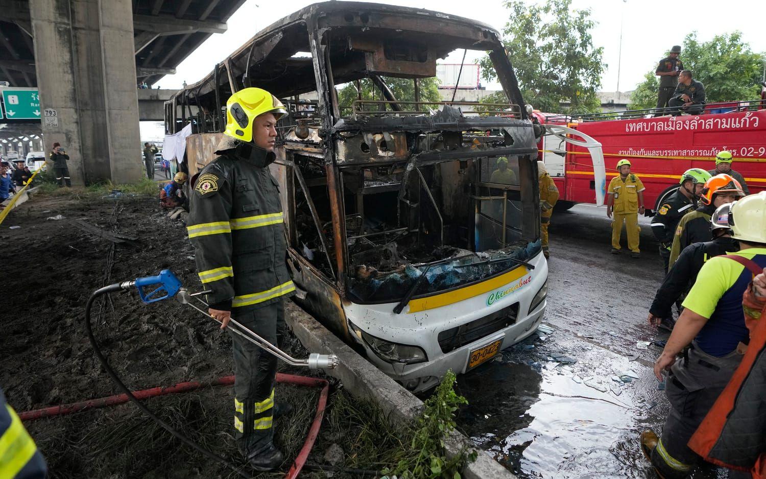 En allvarlig bussolycka inträffade på tisdagen i Bangkok. Över 20 barn befaras ha dött efter att deras buss krockat och fattat eld. 