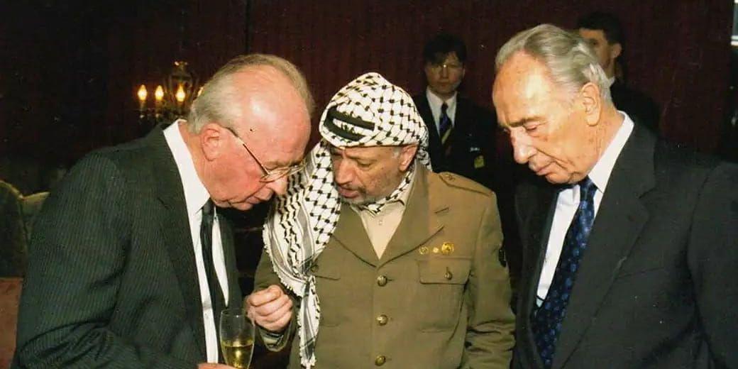 PLO-ledaren Yassir Arafat (1929–2004) hör till dem som dyker upp i Göran Hugo Olssons film. Pressbild.