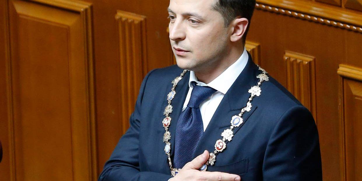 Volodymyr Zelenskyj svärs in som Ukrainas president.