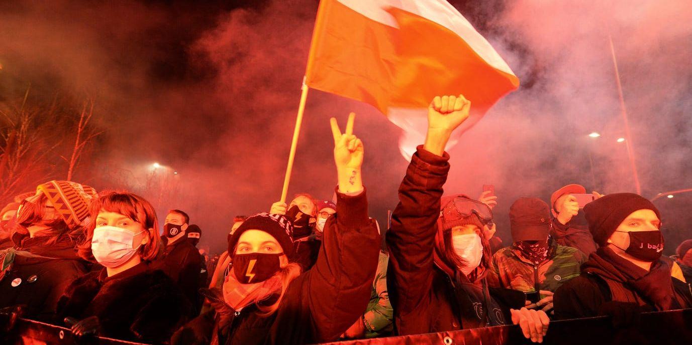 Demonstranter i Warszawa.