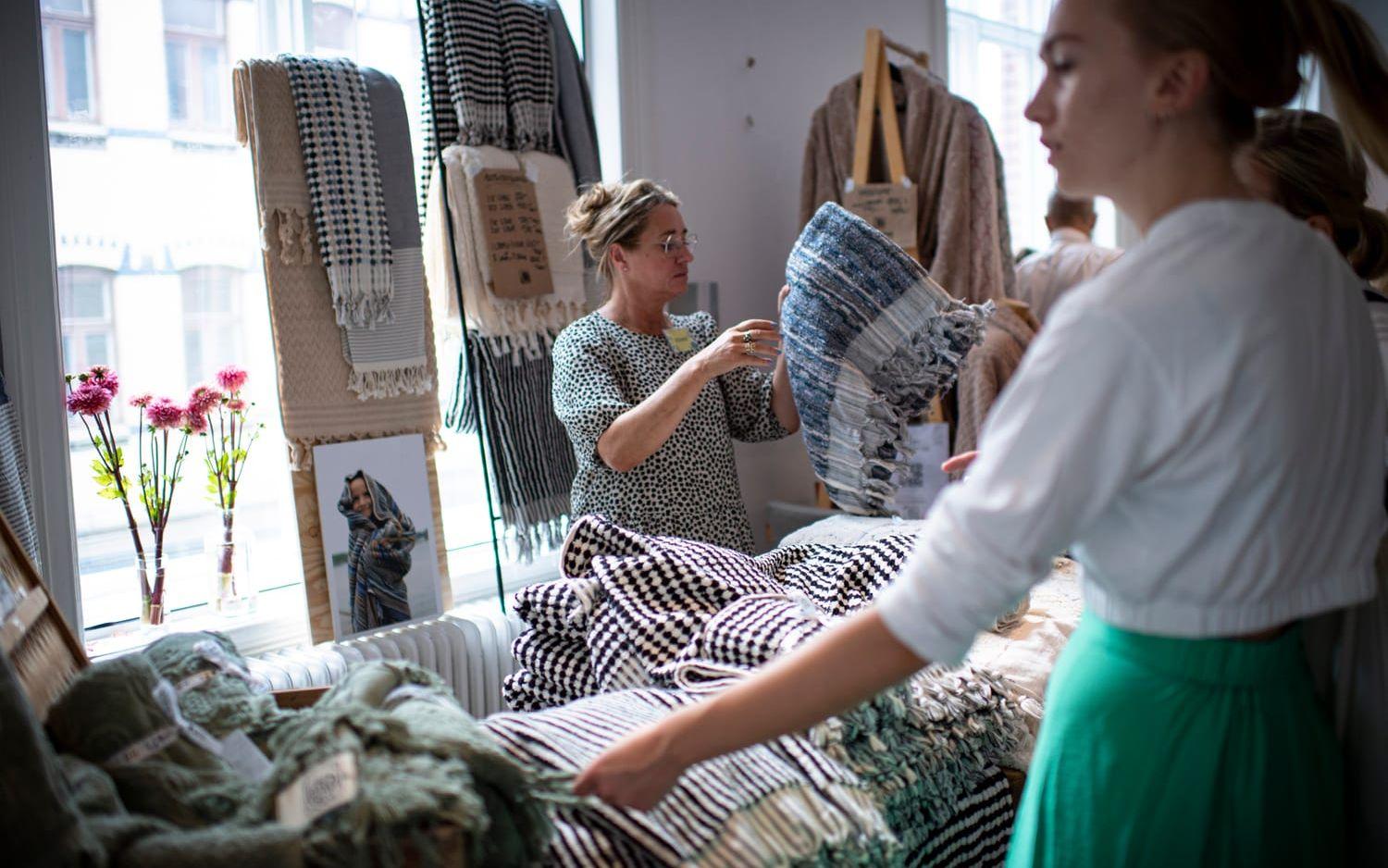 Handdukar kunde man också köpa på designmarknaden.