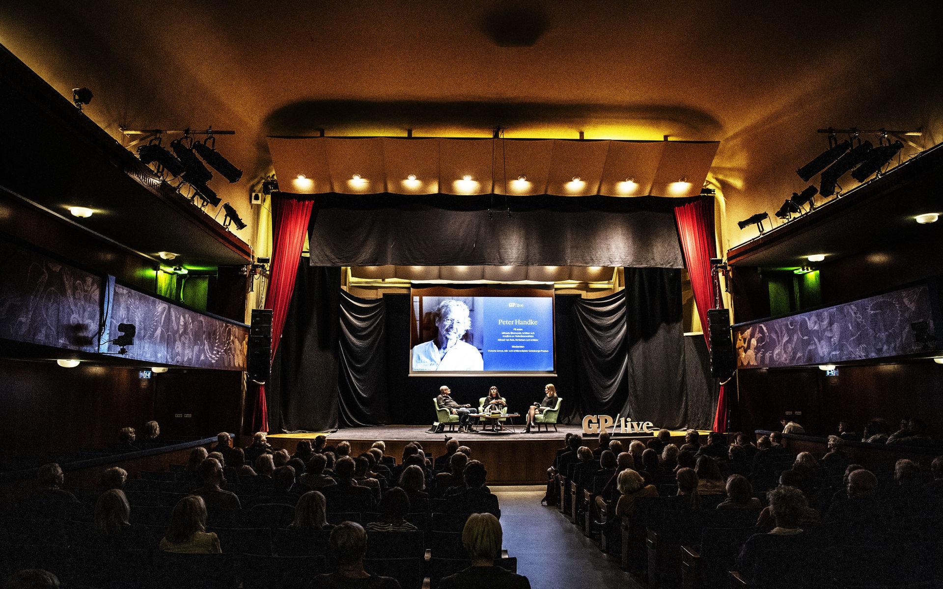 Peter Handke har tidigare väckt kontrovers på kultursidorna för sin roll i krigen i forna Jugoslavien. Och debatten fortsatte på scenen.