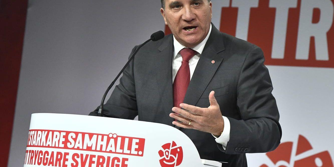 Socialdemokraternas partiledare Stefan Löfven (S) talar vid Socialdemokraternas valvaka på Färgfabriken i Stockholm.