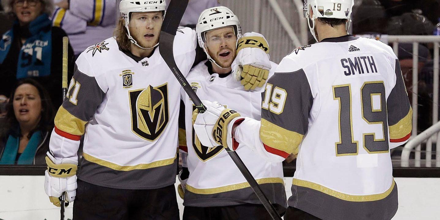 Vegas William Karlsson, Jonathan Marchessault och Reilly Smith firar Marchessaults 1–0-mål mot San Jose.