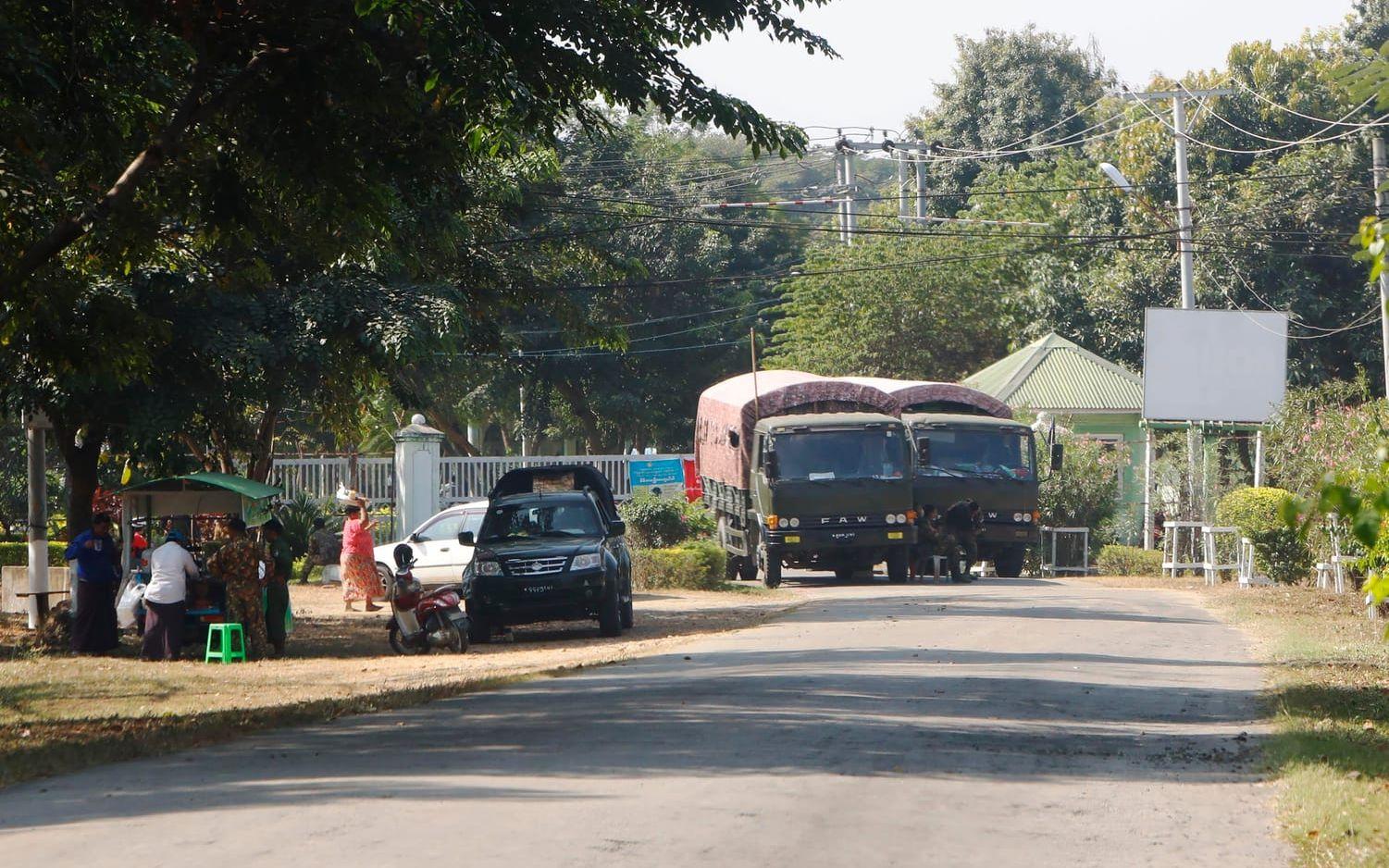 Den militära närvaron är stor i Myanmar efter kuppen.