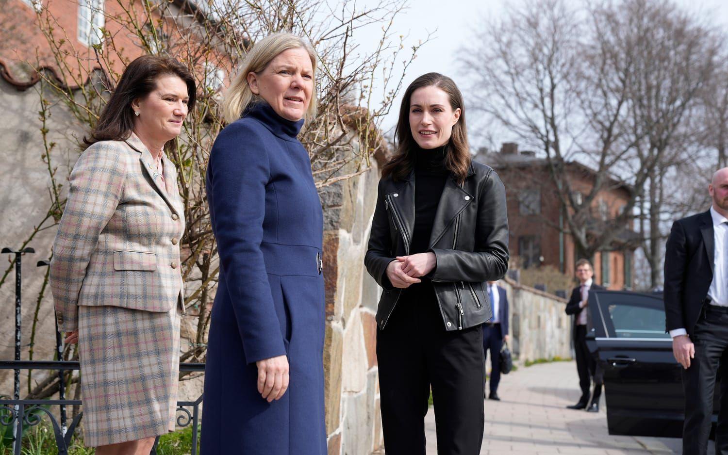 Utrikesminister Ann Linde, Sveriges statsminister Magdalena Andersson och Finlands statsminister Sanna Marin.