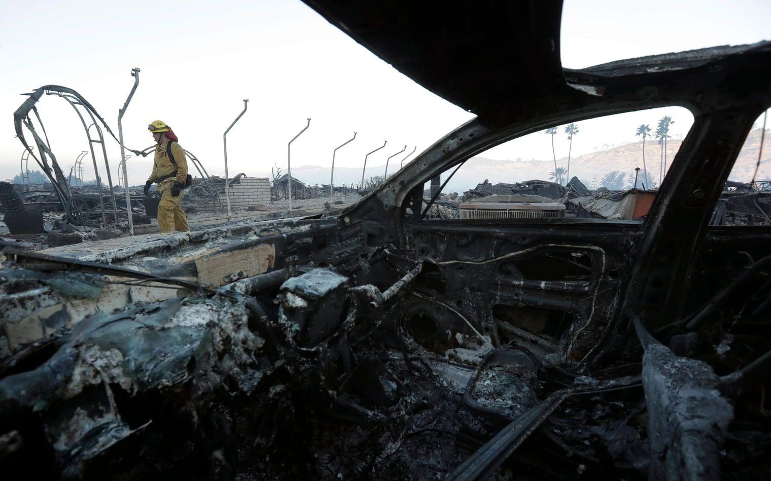 Förstörelse i Rancho Monserate-området i Fallbrook, Kalifornien. BILD: Gregory Bull/AP
