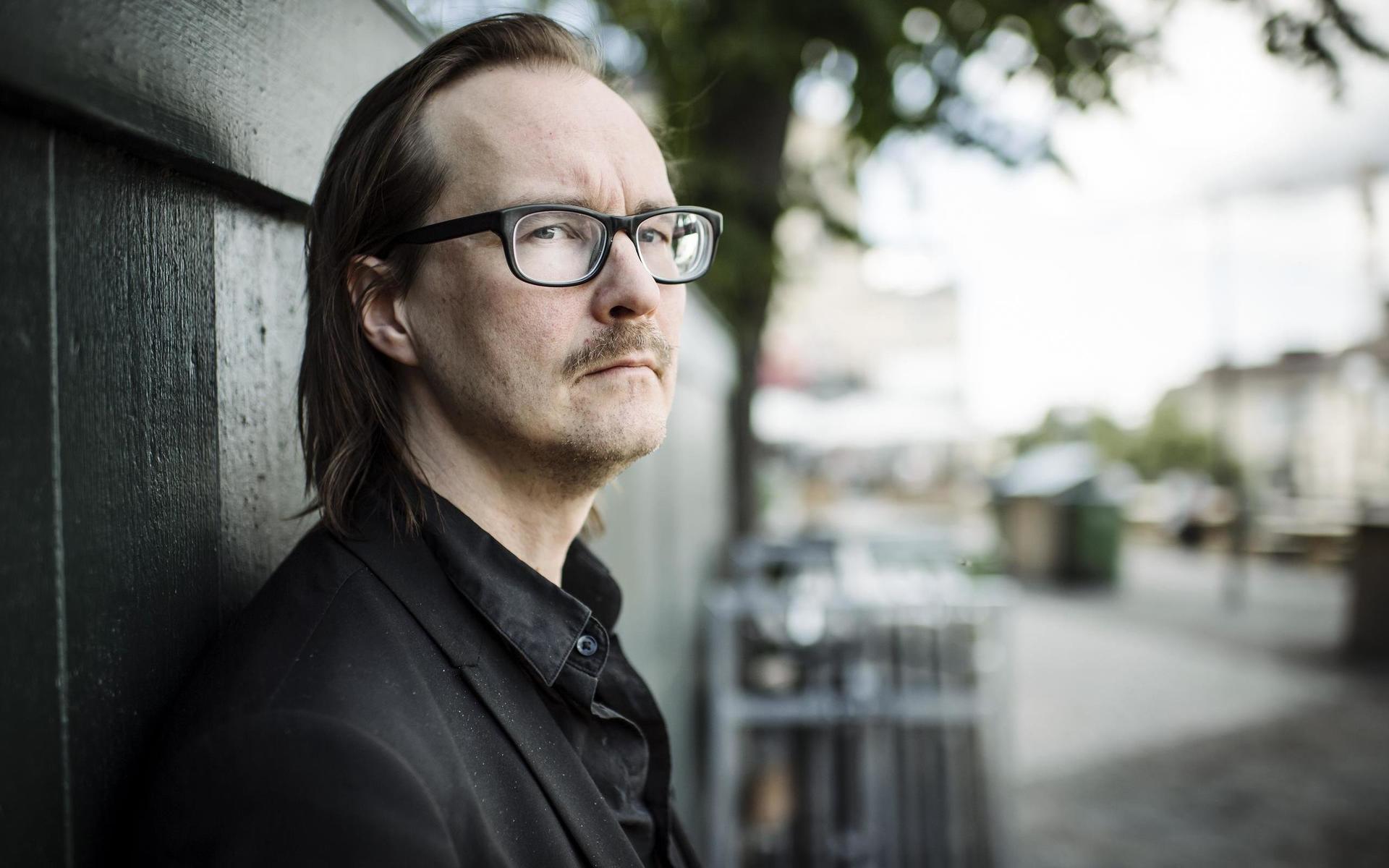 STOCKHOLM 20190719Matti Ollikainen, sångare i bandet Franska Trion, aktuella med nya albumet &quot;Dom ensammas planet&quot;. Bandet ger sig dessutom ut på turné.Foto: Erik Simander / TT / kod 11720