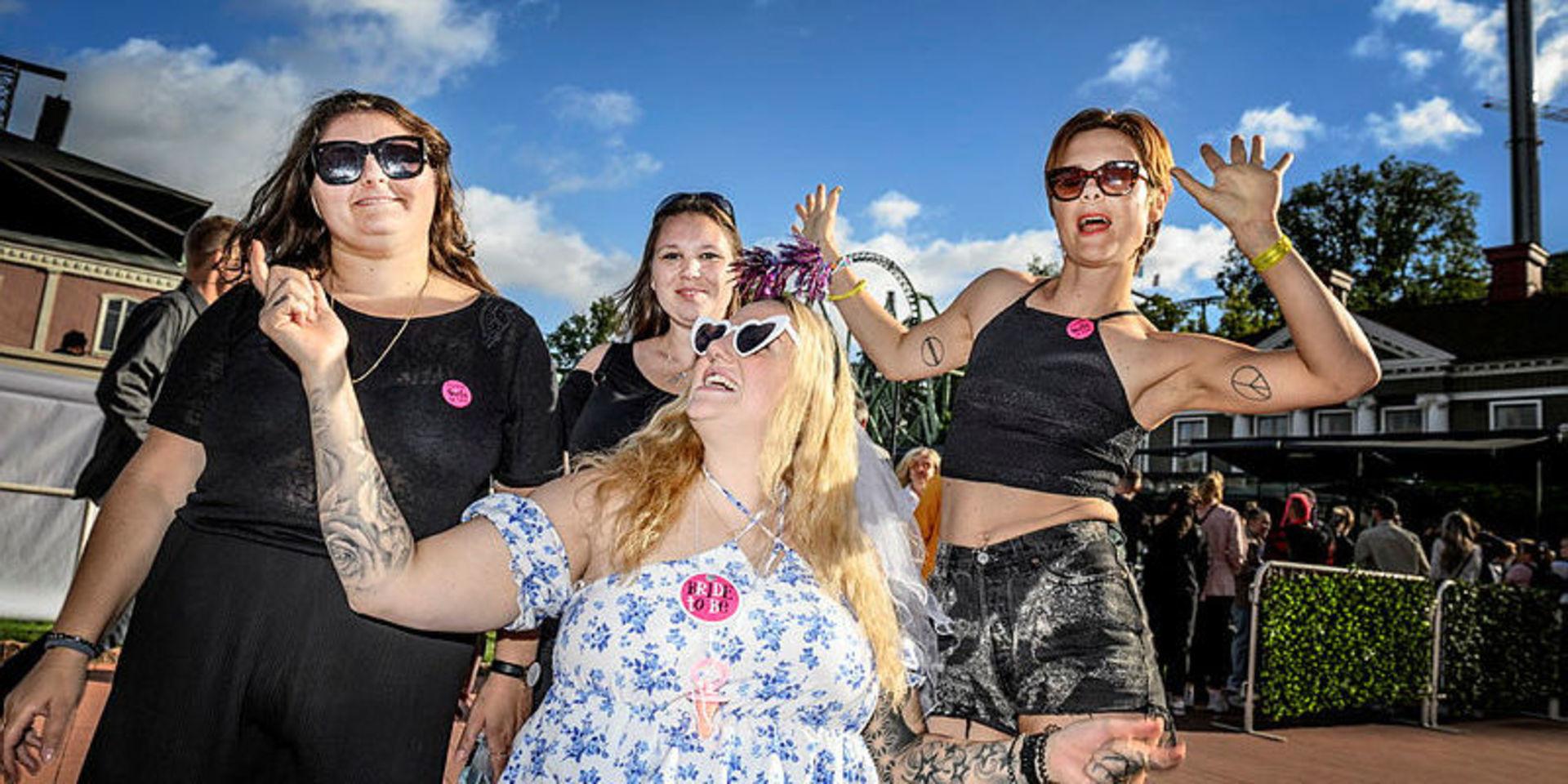 Camilla med hennes patrull: Diana Matei, Jenny Nilsson och Cornelia Strandberg.