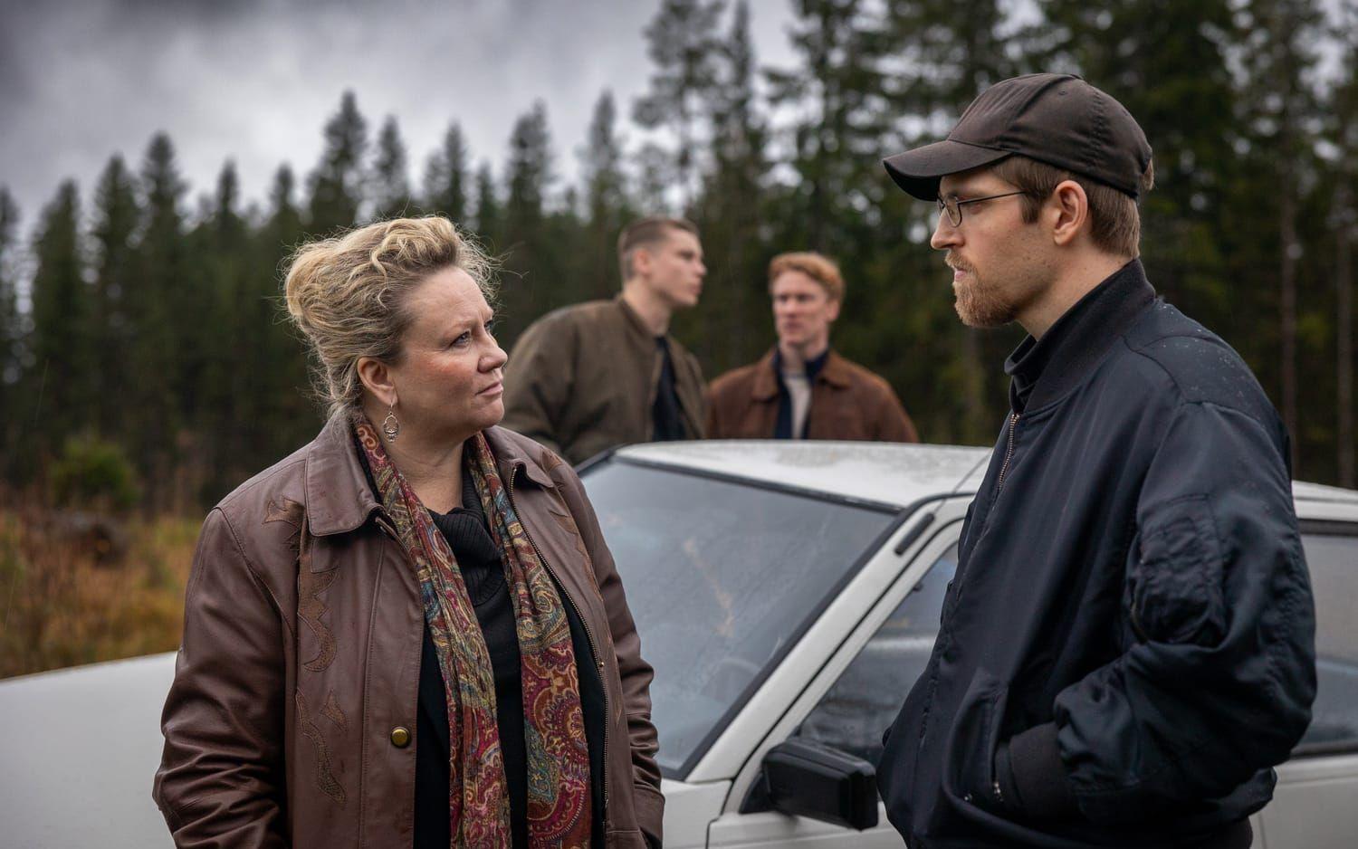 Isa Stenberg (Maria Sid) drog ett stort lass för att hjälpa fångarna Tony Olsson (Martin Nick Alexandersson), Ola Svensson (Linus Gustafsson) och Carl Thunberg (Einar-Hugo Strömberg).