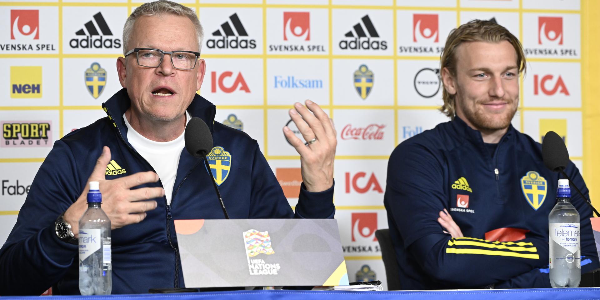 Förbundskapten Janne Andersson och Emil Forsberg håller presskonferens.