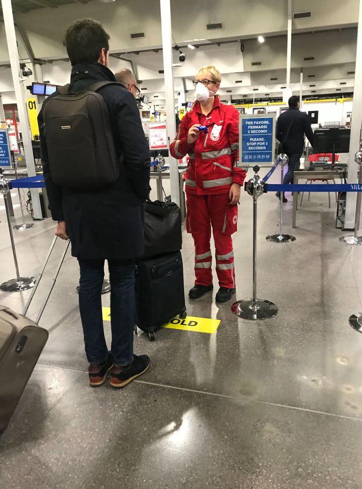 Alla som landar på en italiensk flygplats screenas innan man får komma in i landet.