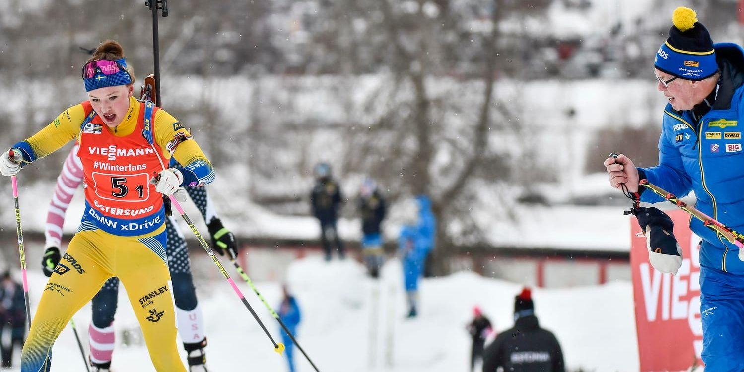 Wolfgang Pichler hejar på Linn Persson under damernas stafett.