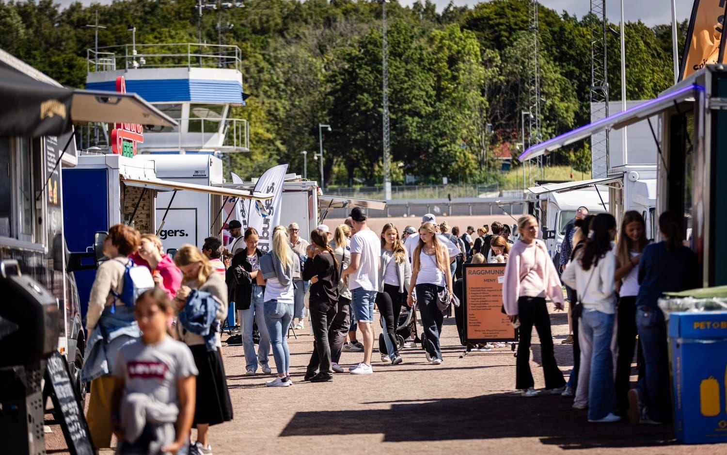 Inne på Åby arena fanns både food trucks och hoppborgar för den som tröttnat på att sitta på läktaren och titta på tävlingen. 