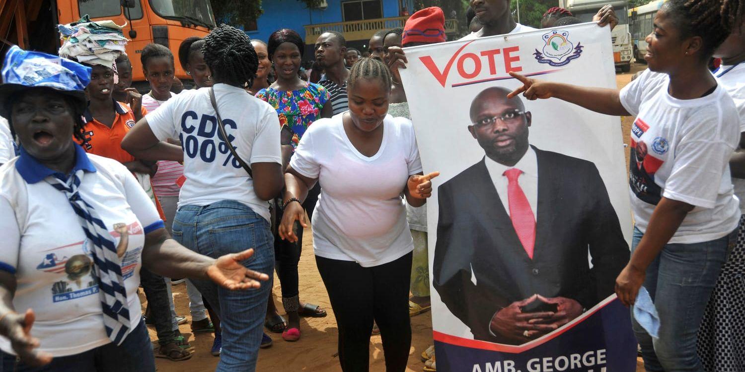 Den före detta fotbollsstjärnan George Weah lovar förändring i Liberia efter att det står klart att han bli landets nya president.