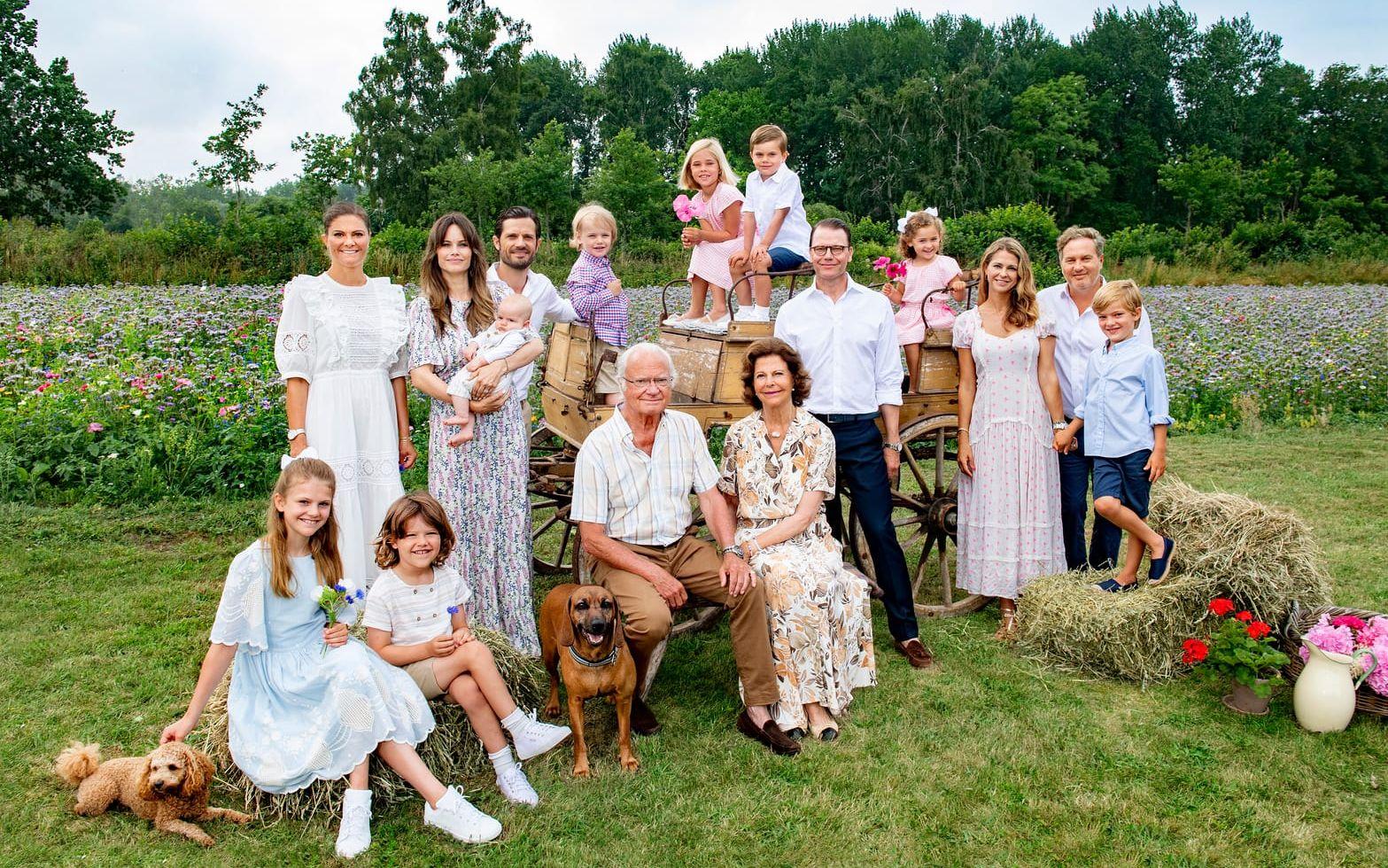 Hela kungafamiljen samlad för fotografering på Solliden på Öland i juli 2021. Arkivbild.