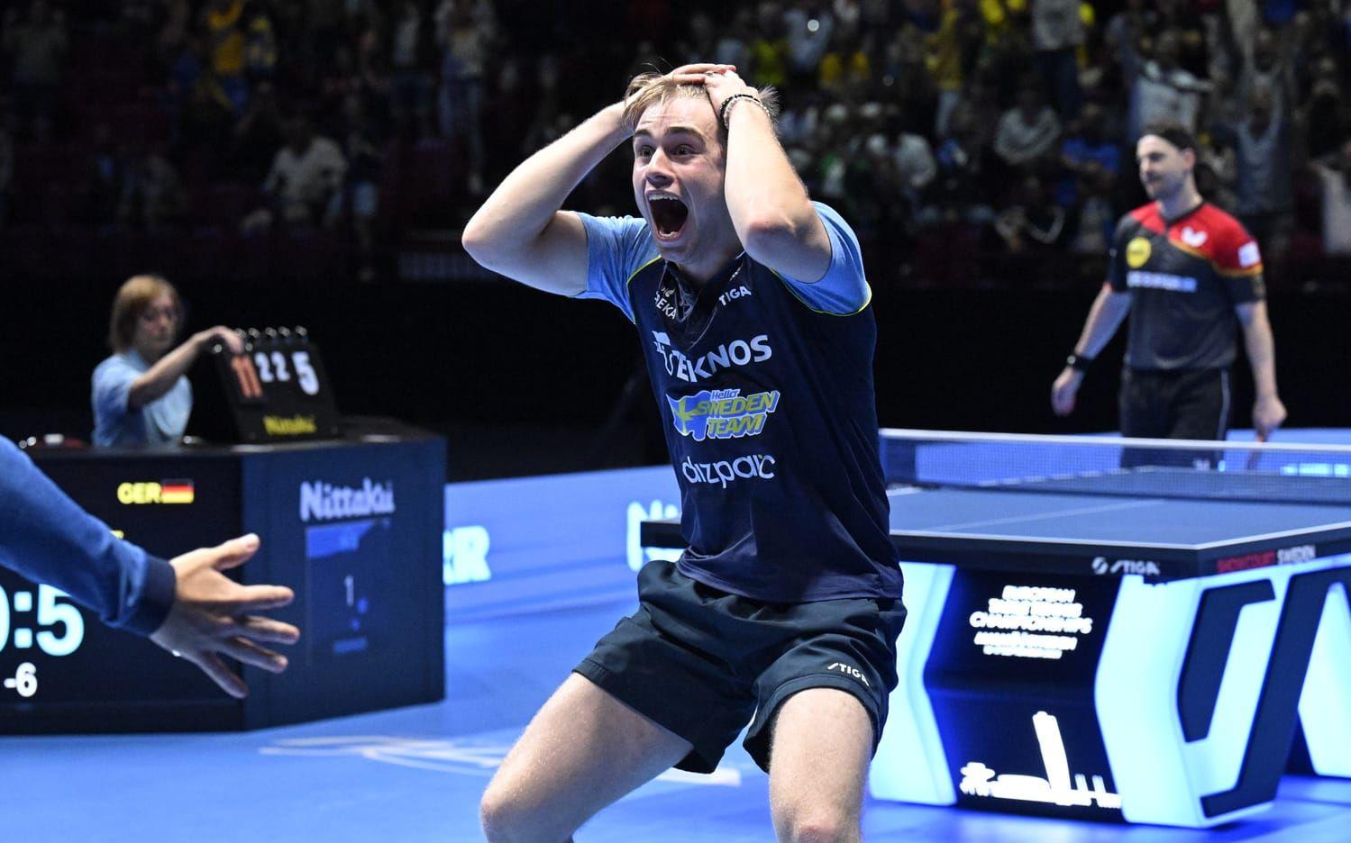 MALMÖ, SVERIGE 20230917Sveriges Truls Möregårdh möter Tysklands Timo Boll i finalen mellan Sverige och Tyskland vid Lag-EM i bordtennis i Malmö Arena på söndagen.Foto: Johan Nilsson / TT / Kod 50090