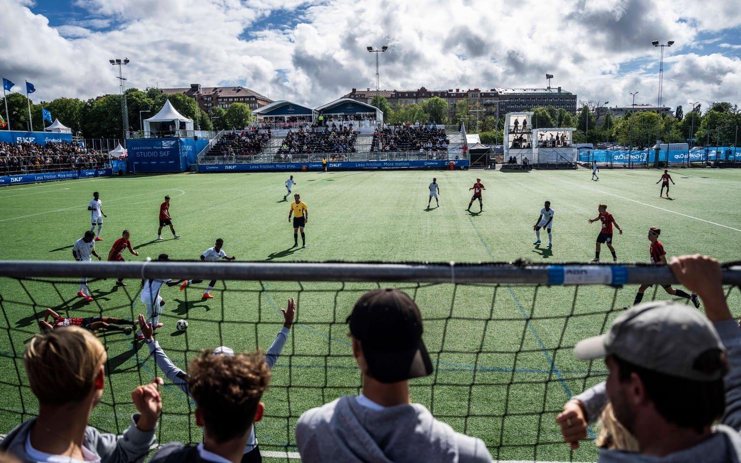 Matchen mellan Brommapojkarna och Right to dream bjöd på högt tempo. 