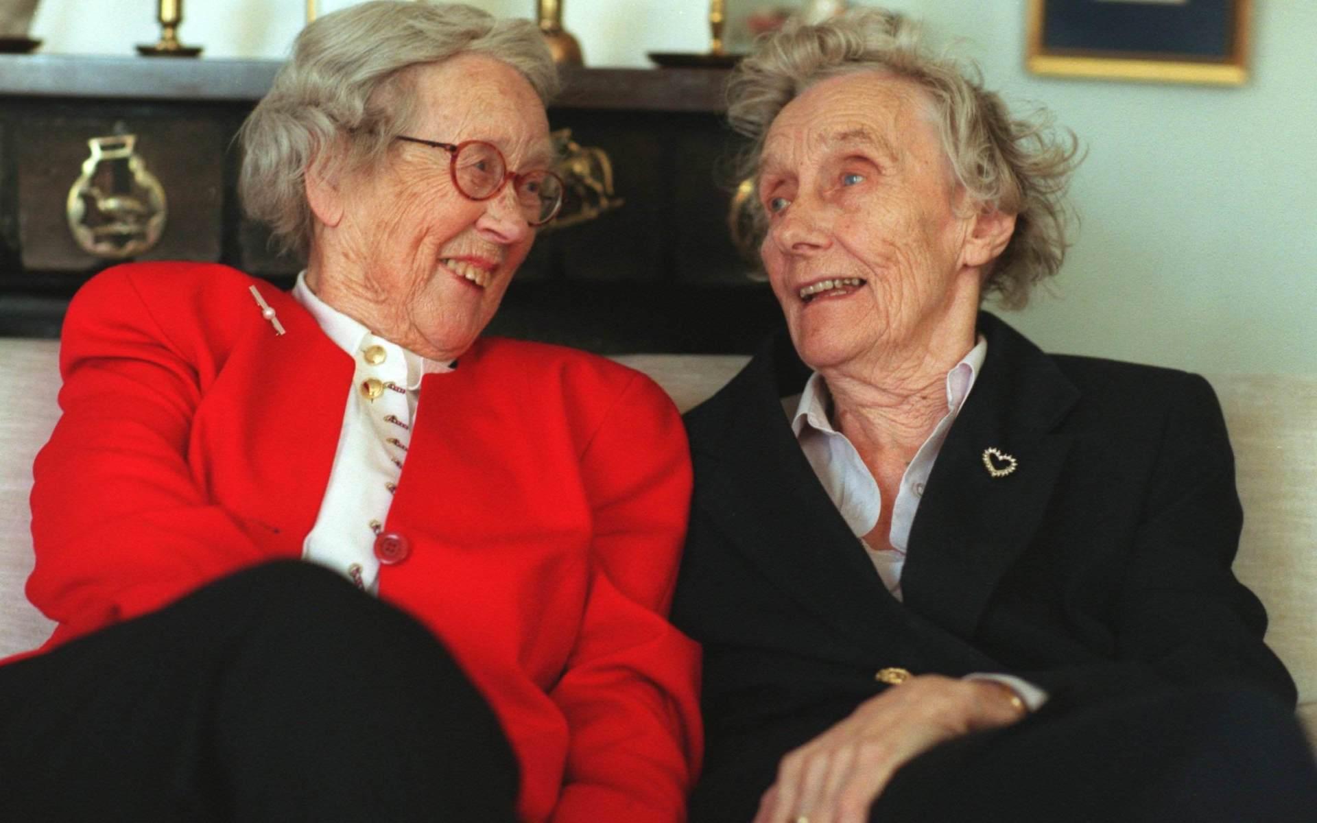 Krutgummor. För 24 år sedan, 1997, fick den då 89-åriga Astrid Lindgren ta emot Torgny Segerstedts Frihetspenna av Ingrid Segerstedt Wiberg, då 86. Nu i helgen hedras den sedan länge avlidna göteborgsprofilen med två konstgestaltningar i stan.