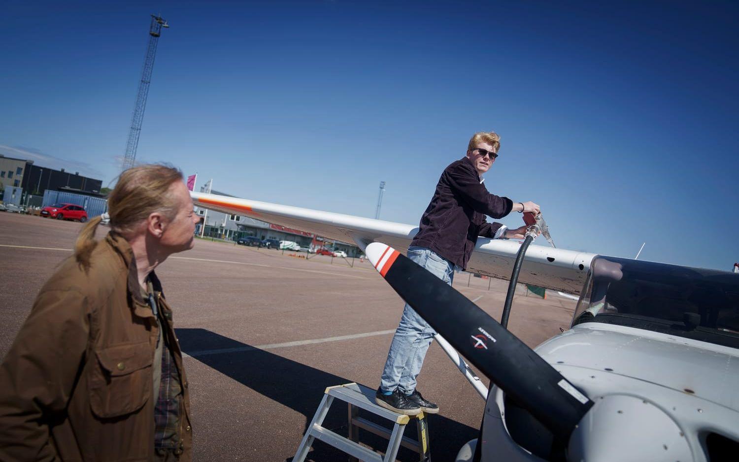 För Valdemar Bengtsson innebär flygningarna både att han få fler timmar i luften, och att han känner att han får göra nytta. 