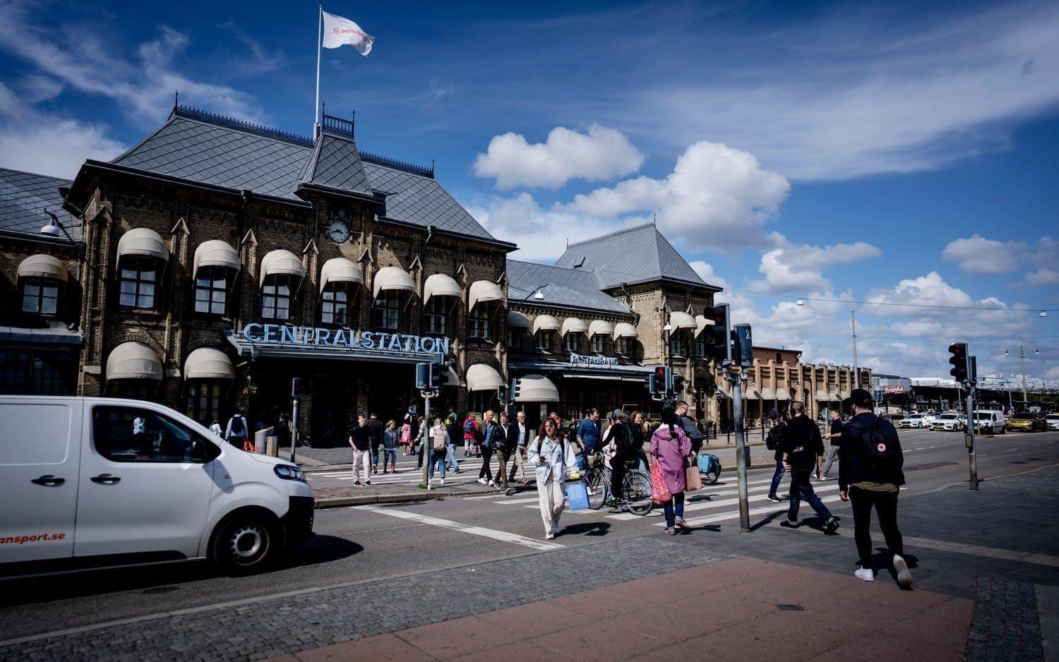 Tonåringen greps på Centralstationen och erkände direkt.