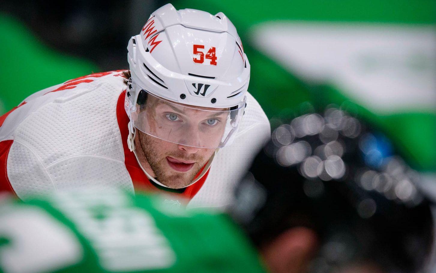 Hockeystjärnan Bobby Ryan, här i Detroit Red Wings, greps på en flygplats.